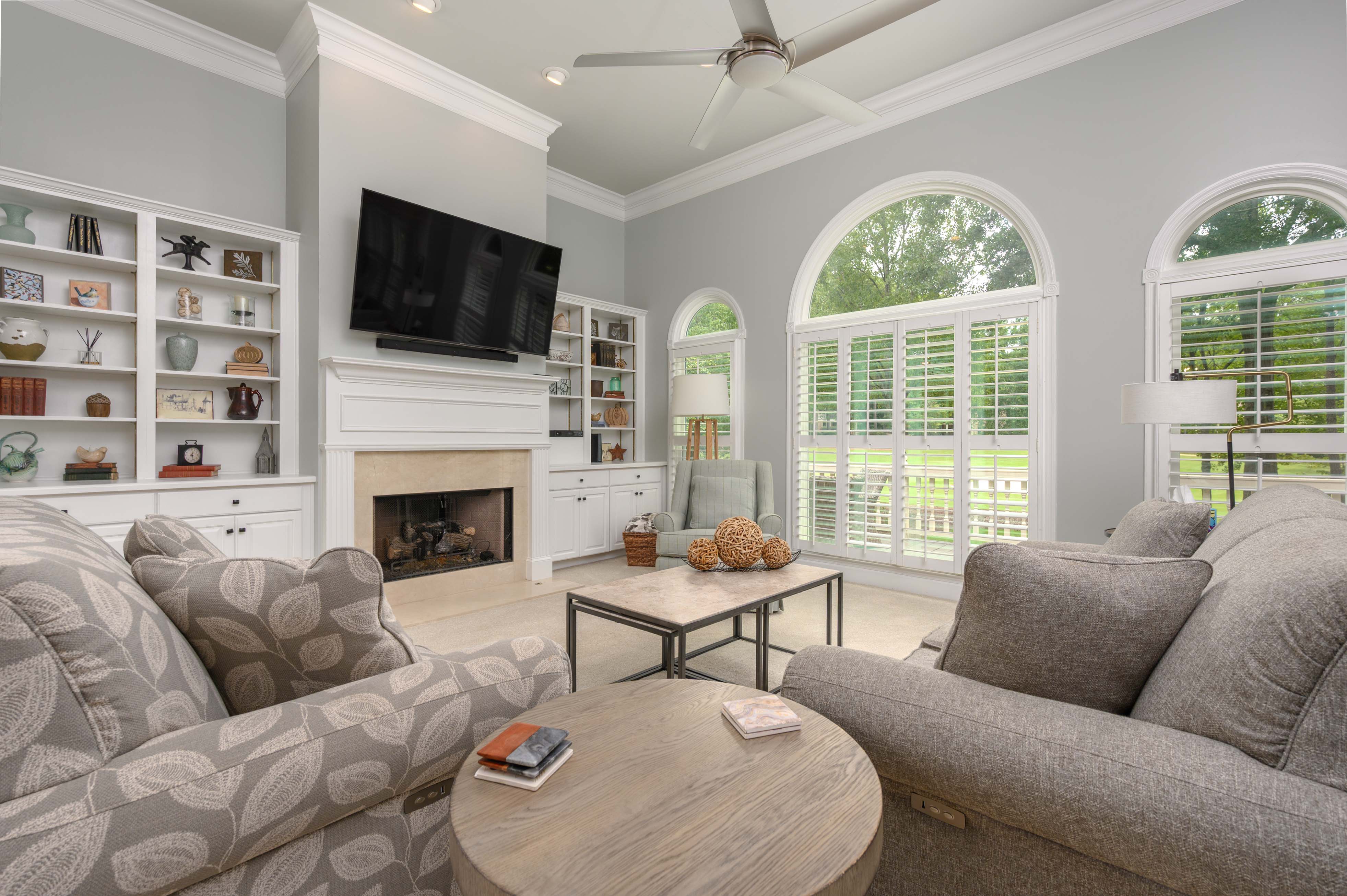124 Oakton North image 6